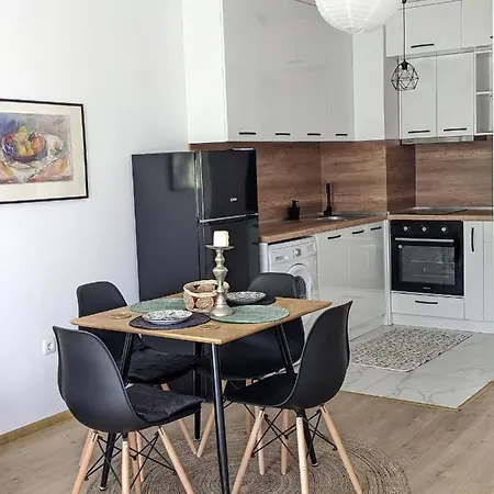 Zara 4 Guests Pet Friendly Apartment