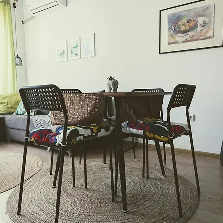 Zara 4 Guests Pet Friendly